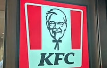 【ケンタッキー】特別な日に楽しむ「2025クリスマス限定パック」唯一無二のいろいろなチキンを楽しもう♪