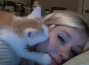 子猫からのオヤスミのKiss!長い時間チュ〜っと離れない 笑