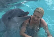 女性にキスするたびに、キャッキャするイルカちゃんが可愛い！