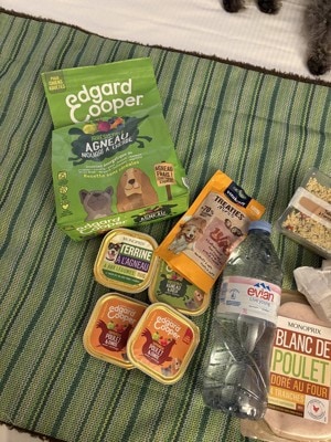 買ったもの。フードのパッケージがかわいい