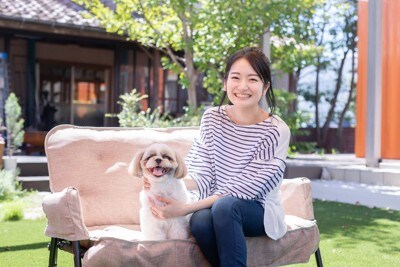 ドッグカフェにきた女性