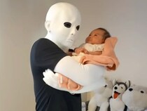 不審者になりきり『赤ちゃんを誘拐』したお父さん→大型犬たちが守ってくれると思いきや…まさかの光景が11万再生「爆笑した」「バレてて草」