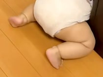 深夜、赤ちゃんの『うわああ』という叫び声→駆けつけたら、犬と一緒に…思わず笑う『まさかの光景』が261万再生「戸惑ってて草」「可愛いｗ」