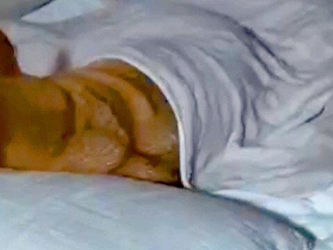 同居人から『先に寝てる』とLINE→帰宅後、リビングを見てみたら…衝撃的な『まさかの状況』に4万いいね「表情が尊い」「可愛すぎw」と反響