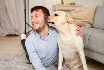 男性と犬