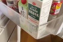 犬にバレずに『冷蔵庫からカニカマを取り出せるのか』検証→そーっと動いていたら…期待を裏切らない展開が30万再生「秒バレ」「絶対無理ｗ」