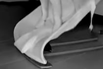 深夜2時、ふと『赤ちゃんのためのバウンサー』をカメラで確認してみたら⋯『まさかの状況』が26万再生「憧れてたんかなｗｗ」「愛しすぎる…」