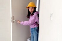 2人の娘に内緒で『子犬を迎えた』結果→小学校から帰ってきた瞬間に…思わずもらい泣きする光景が26万再生「ほんと素敵な家族」「涙が出た…」
