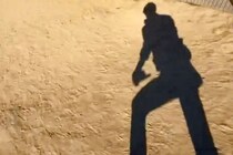 朝、ドッグランに行ったパパ→映像が送られてきて…想像と違った『まさかの光景』に8万いいねの大反響「死ぬほど笑った」「本気の息遣いで草」