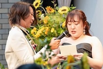 結婚式で『両親への手紙』を読む花嫁→感動するかと思いきや、式場は笑いに包まれて…想定外の光景が129万再生「犬ｗ最高」「笑いあり涙あり」