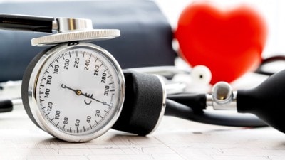 医療器具と血圧測定のイメージ