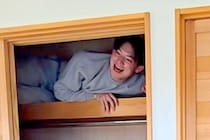 『絶対に見つからない場所』に隠れて、大型犬たちの名前を呼んだ結果→必死に探して…発見した瞬間の『反応』が111万再生「健気」「可愛すぎ」