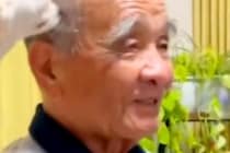 おじいちゃんと『男性嫌いな犬』を会わせてみた結果→『嫌がるかな』と思いきや…想定外すぎる『まさかの光景』に爆笑「美味しそうやんｗｗ」