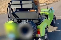 乗り物が大好きな犬に、サプライズで『本物の車』を買った結果→乗せてみると…愛おしすぎる光景が77万再生「駄々こねてて笑うｗ」「嬉しそう」