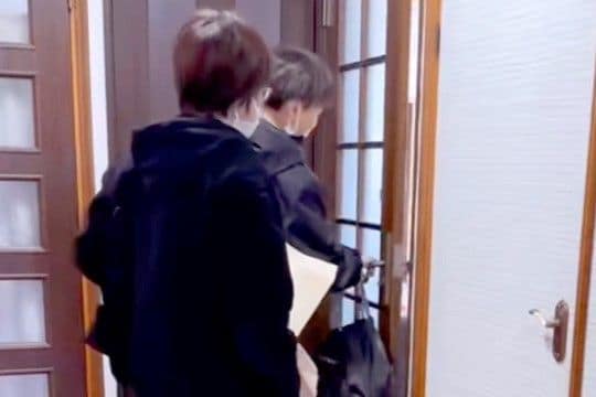 1週間ぶりに『入院していた母』が帰宅→ドアを開けた瞬間、犬が大喜びして…『やっと会えた!』感動の再会に反響「愛たっぷり」「最高に幸せ」