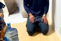 犬が『夫に叱られてしまった』結果→反省しながら『大好き』が溢れてしまい…許さざるを得ない光景が108万再生「シャコタンで草」「可愛すぎ」