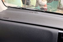 車で帰宅したら、玄関先で『おばあちゃんと犬』が待っていて…あまりにも尊い『お出迎えの光景』に4万いいね集まる「記憶に残る」「なんて素敵」