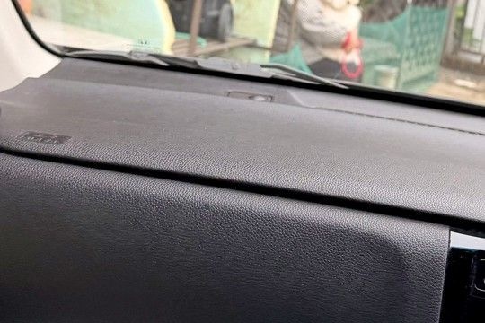 車で帰宅したら、玄関先で『おばあちゃんと犬』が待っていて…あまりにも尊い『お出迎えの光景』に4万いいね集まる「記憶に残る」「なんて素敵」