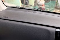 車で帰宅したら、玄関先で『おばあちゃんと犬』が待っていて…あまりにも尊い『お出迎えの光景』に4万いいね集まる「記憶に残る」「なんて素敵」