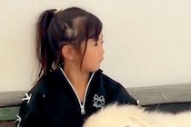 『大好きだよ、こわくないよ』警戒心が強く、触ることも許さない保護犬→娘が懸命に寄り添い…嘘のような『現在』に反響「優しい子」「感動」