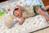 赤ちゃんと極小子犬が『同じように育った』結果→一緒に大きくなっていって…涙溢れる『成長の軌跡』が438万再生「まるで相棒」「幸せの渋滞」