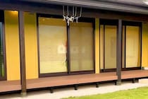 外食するため、車に乗ろうとした結果→ふと窓際をよーく見てみたら…外出をためらう『まさかの光景』が76万再生「圧ｗｗ」「一緒に行きたい感」