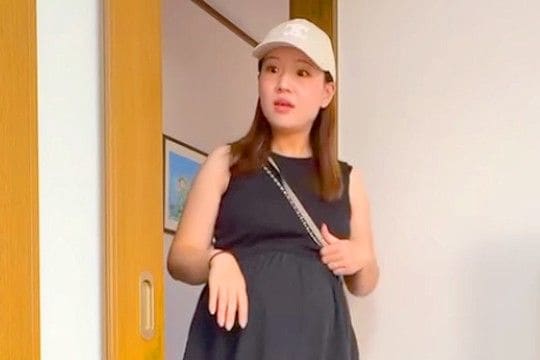 家族に内緒で『赤ちゃん犬を飼った』結果→姿を見た瞬間に…100点満点な『みんなの反応』が44万再生「癒された」「家族が増えるって幸せだね」