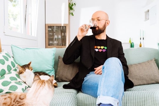 猫に『アルコール』が絶対NGな理由2つ 危険な中毒症状や誤飲時の対処法を解説