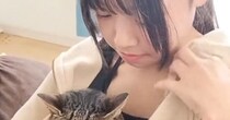 だいすきな妹と離れたくなくて……猫がとった『まさかの行動』が尊すぎると反響「愛だろ、愛」「幸せそうな様子に癒された」と笑顔になる人が続出
