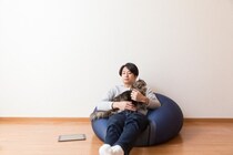 猫との暮らしで『ビーズクッション』を使って大丈夫？起こしかねないトラブル3つと安全対策の方法
