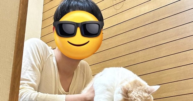 『お兄ちゃんに捕まった猫』の表情を見ると……絶望感が伝わってくる瞬間に３万いいね「この世の終わりみたいなｗ」「覚悟を決めた顔」