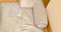 猫のために今年も『ひんやりマット』を出した結果…まさかの光景に２万いいね「猫ちゃんって感じｗ」「まったく同じかと思ったｗ」昨年の様子も