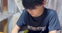 塾の先生から送られてきた『息子の様子』を見ると…まさかの光景に笑ってしまうと33万再生「学力爆上がりしそうｗ」「素晴らしい集中力ｗ」