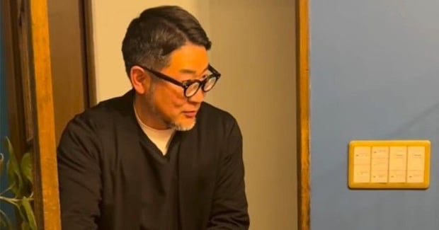 パパに内緒で子猫を迎えた結果…仕事から帰ってきた瞬間の『最高の反応』が358万再生「旦那さんのほうが可愛いｗ」「優しい方なんだね」