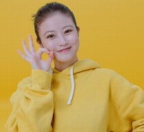 今田美桜「タウンワーク」の新CM、FRUITS ZIPPERも加わり明るくポップな世界観に