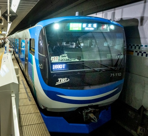東京の臨海部結ぶりんかい線“初の世代交代”、新型車両「71-000形」の出発式