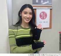 土屋太鳳、“かわいい妹のような存在”杉咲花は「目を見るだけで心が分かるお芝居」