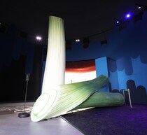 万博のよしもとパビリオン「問いかけられるネギ」、“未来の所有者”が決定