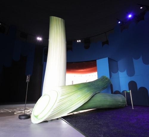 万博のよしもとパビリオン「問いかけられるネギ」、“未来の所有者”が決定