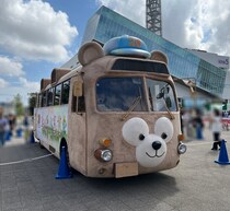 「ダッフィーバス」が“あなたの街”へ、ダッフィー＆フレンズ20周年限定デザインで