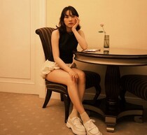 のん、美脚露わなショーパン姿に反響「色気出過ぎ」「かわいい！」