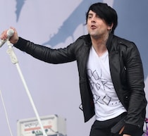 “児童への性的犯罪”で服役の英ロックバンドボーカリスト、刑務所で刺殺される