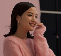 広瀬すず、オフは「人にお見せできない体勢でくつろいで」ずっとテレビ見ることも