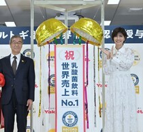 内田有紀、ヤクルト“世界一”を祝福「努力超えた先にある諦めない気持ちと行動力」賞賛