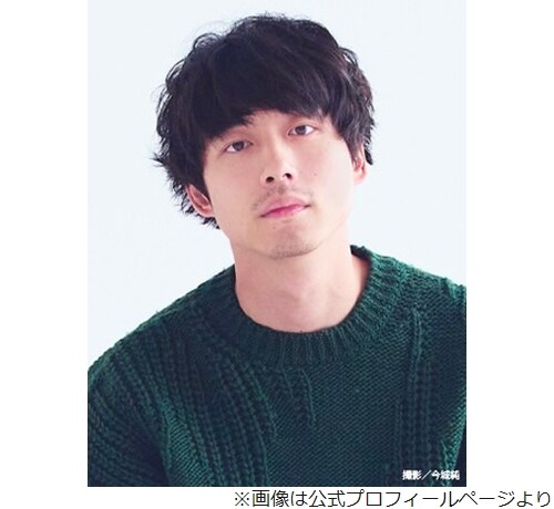 坂口健太郎「年越しは“そば”なんだ」大人になって知る、“年越しうどん”の家で育つ