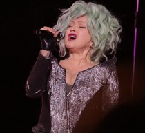 シンディ・ローパー、“政治的な意見の相違”で2度も退学処分受けていた