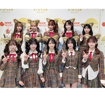＝LOVE、メンバー全員“オオカミの耳”つけて「うたコン」生出演