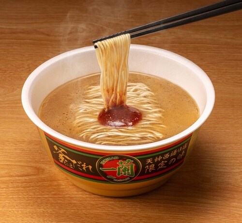 数量限定カップめん「一蘭とんこつ釜だれ」、店舗の味を忠実に再現した“お店のライバル”