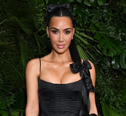 キム・カーダシアン、ドラマ共演者に“サーモン精子”のクリスマスギフト贈る