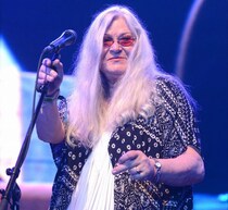 “伝説的ロックバンド”グレイトフル・デッドの元ボーカル死去